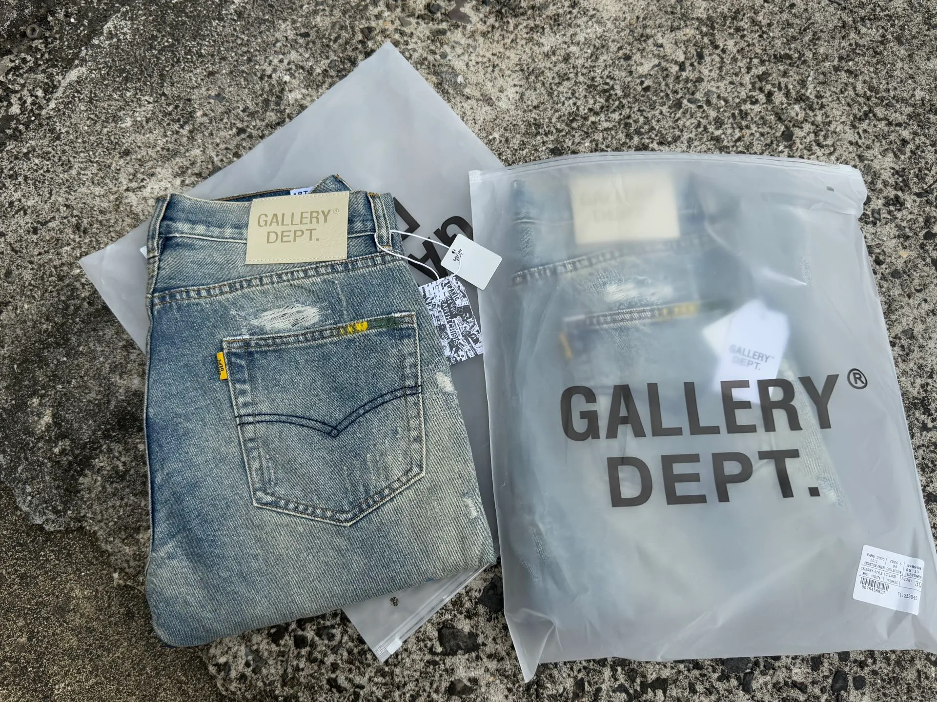 P300💰GA02 Top heavy industry GALLERY DEPT. Spliced ​​ink splash paint hand-stitched holes washed retro jeans men and women high street splash ink pants micro-flared casual trousers trendy couple same style Size: 28 30 32 34 36 (corresponds to S M L XL XXL)